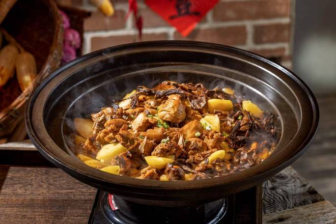 溜达鸡炖榛蘑(烀饼 花卷二选一) / Chicken Stewed with Hazel Mushrooms